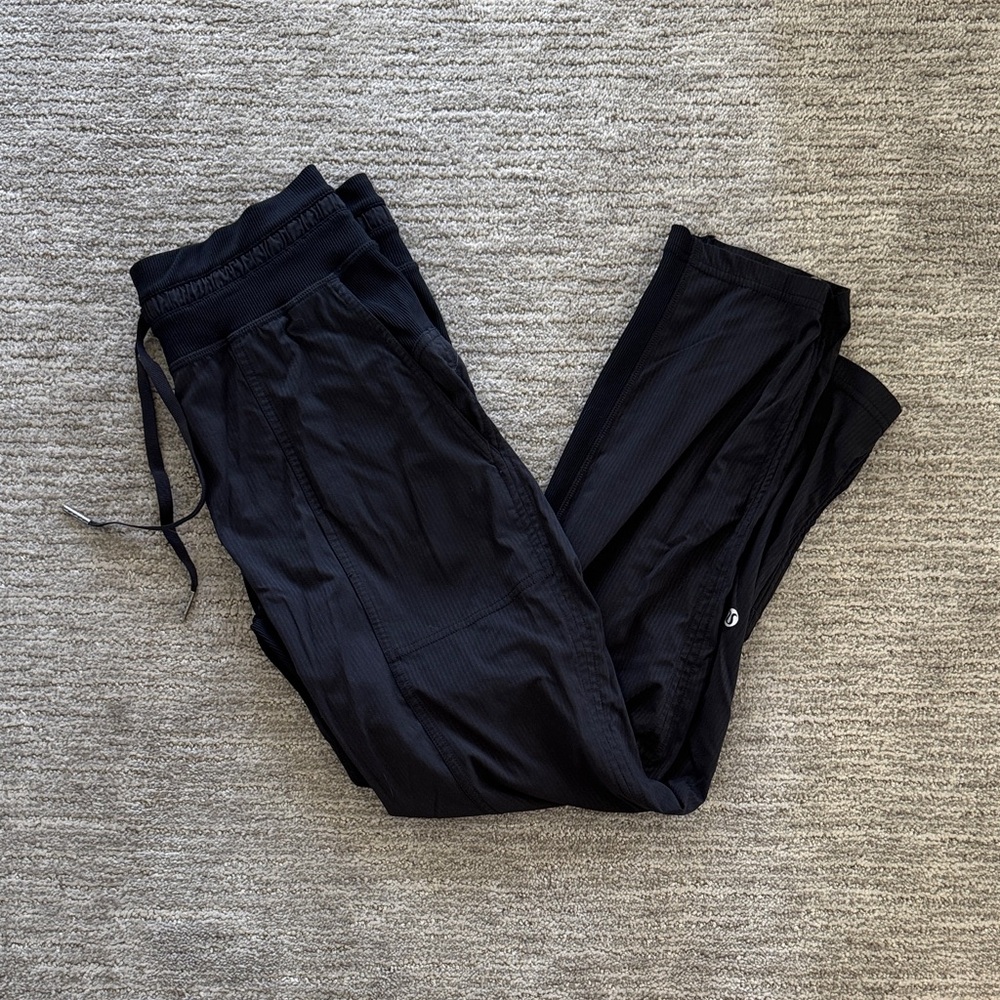 Lululemon Dance Studio Mid-Rise Pant Regular. Black size 4